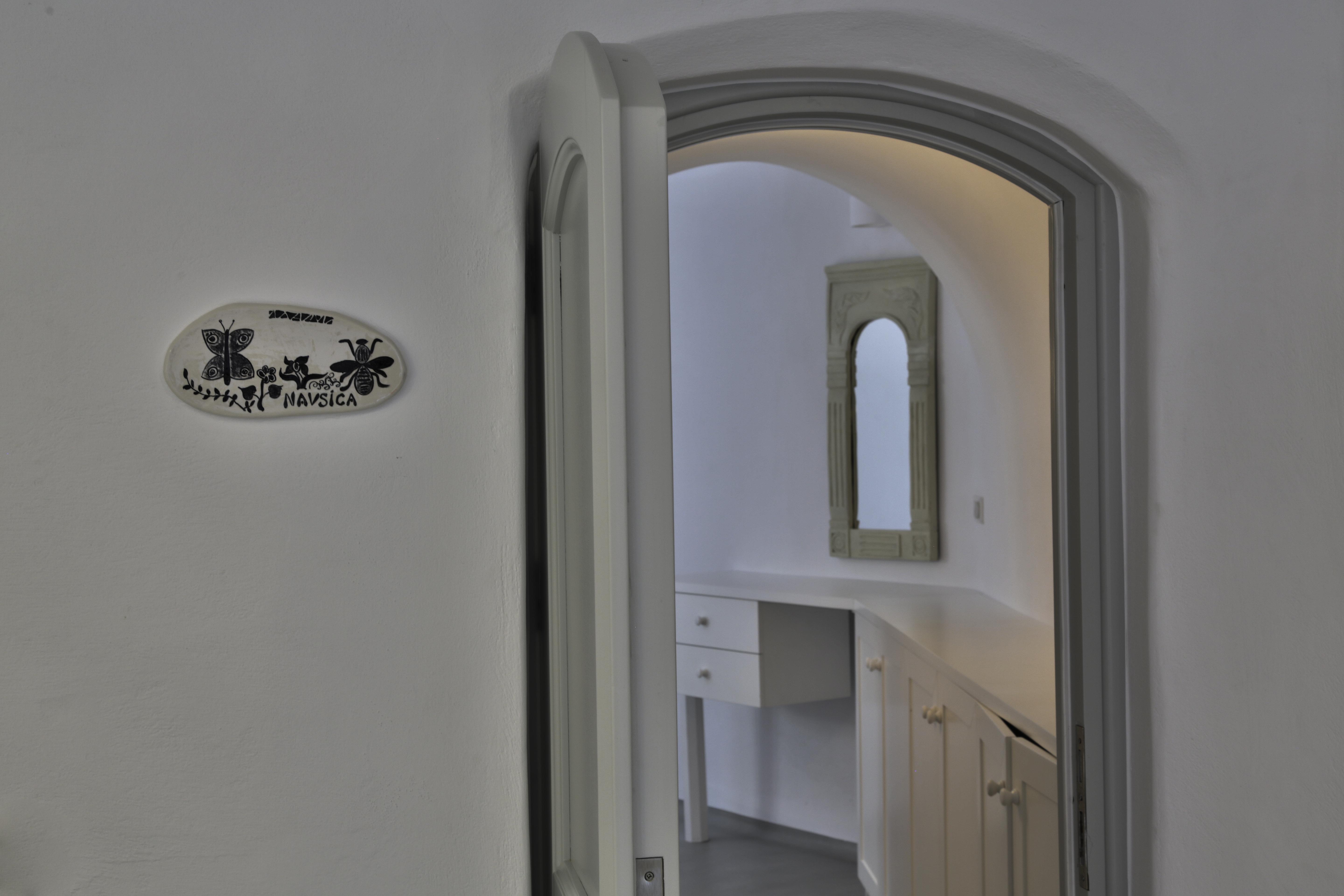 Trieris Villa & Suites Тира Экстерьер фото