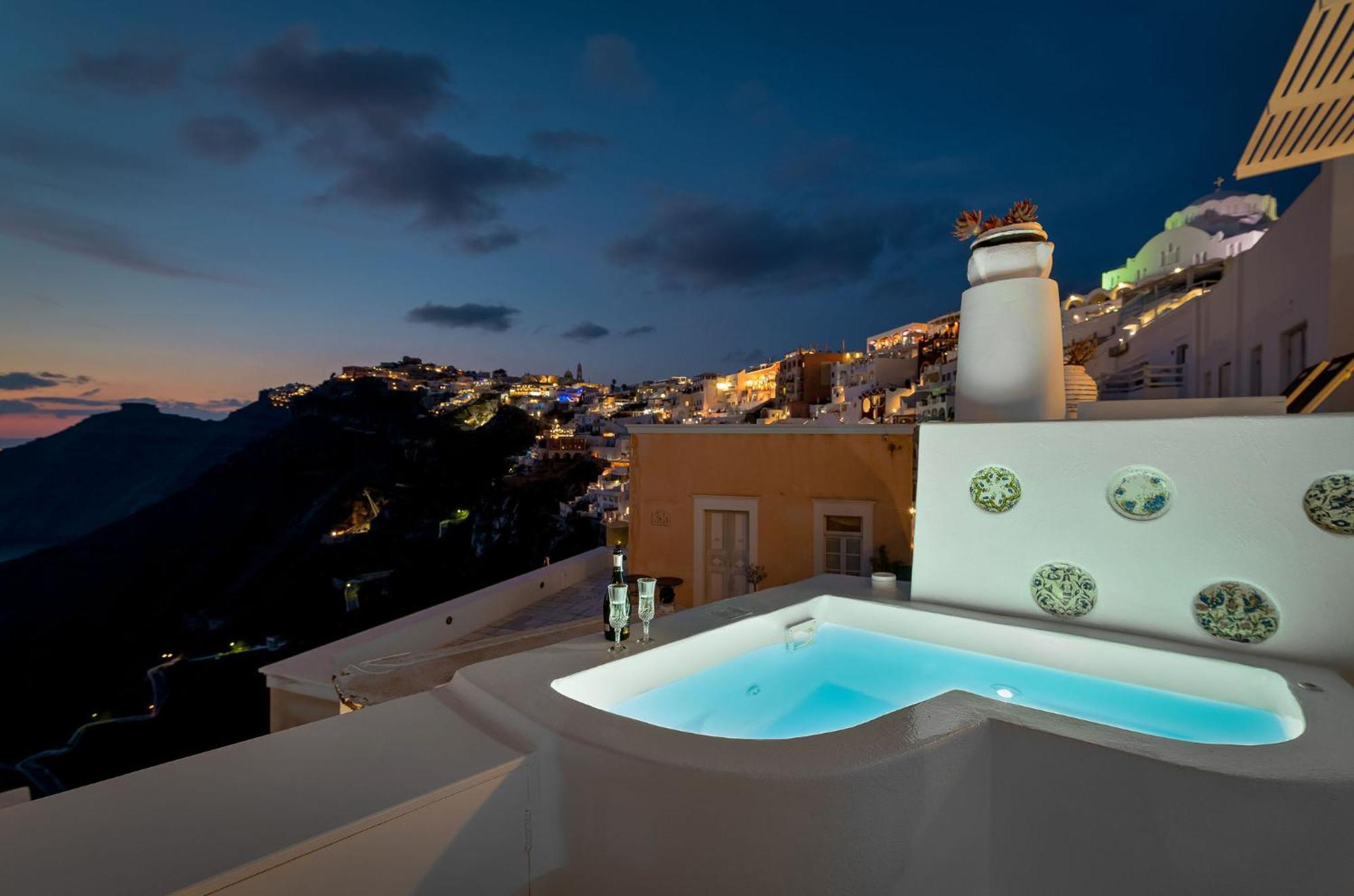 Trieris Villa & Suites Тира Экстерьер фото