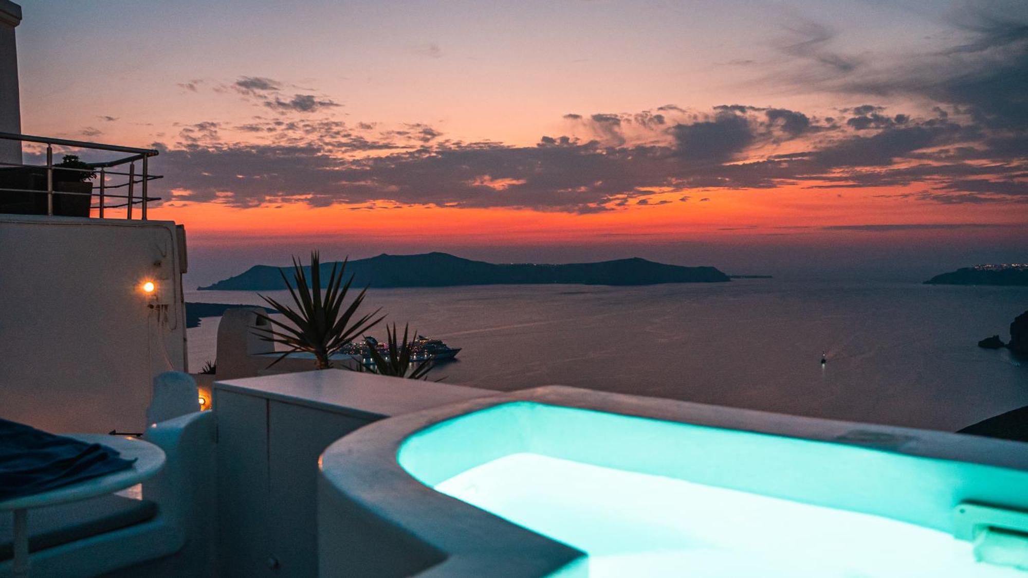 Trieris Villa & Suites Тира Экстерьер фото