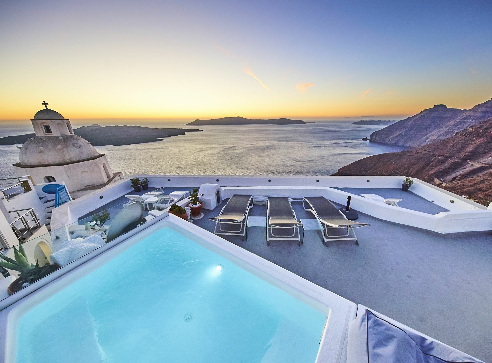 Trieris Villa & Suites Тира Экстерьер фото